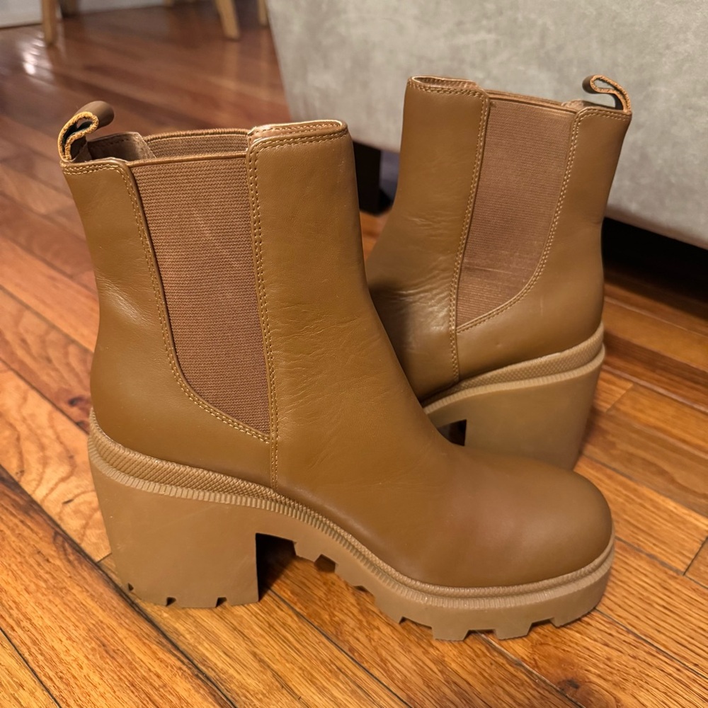 SOLD - Steve Madden Tan Platform Boots